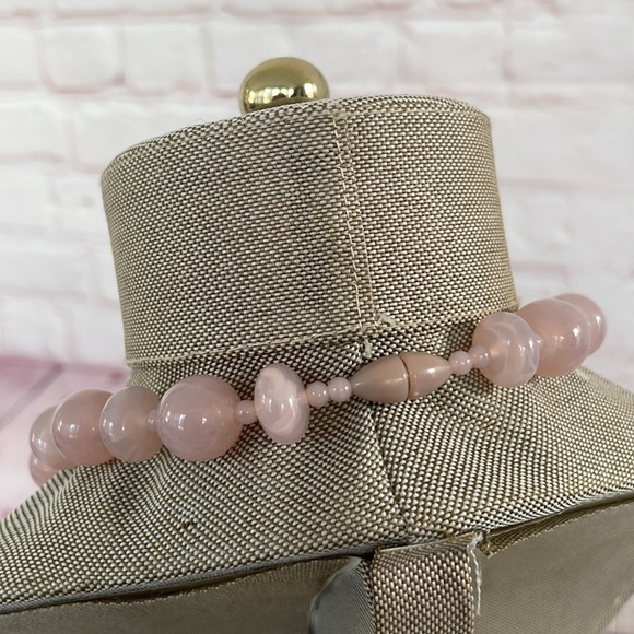 VTG 60’s lucite pink hand painted flower hidden clasp 17” - Picture 5 of 8